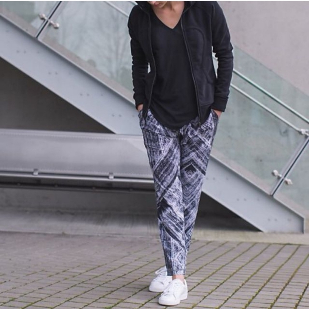 Lululemon Namaskar Featherweight Drawstring Black… - image 5